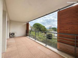 Appartement type 2 avec terrasse et garage