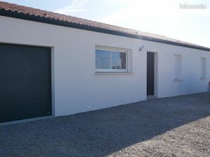 Maison recente de plein pied grande piece de vie / 3 chambres