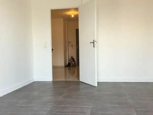 Location appartement 1 pièce 27 m² à Évry-Courcouronnes (91000)