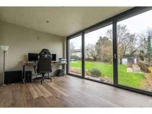 ENSEMBLE DE 3 BUREAUX + TERRASSE - EMPLACEMENT AU CALME !