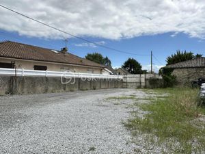 Local d'activités de 144 m² à Pau