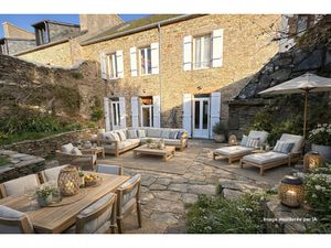 Sur le port  maison 6 chambres et jardin