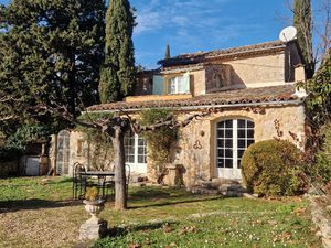 Authentique bastide provençale  6 pièces  2 gîtes  piscine 