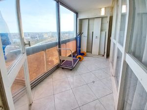 Appartement F4 à rénover - 14ème étage/15  Résidence '1 rue