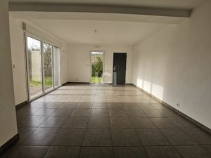 Maison Coueron 4 pièce(s) 84 04 m2 avec dépendance