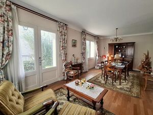 Maison 4 chambres Saint Jean d'Angely avec grand hangar