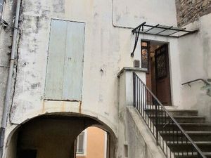 Maison de village  avec caves et garage 34600 LES AIRES