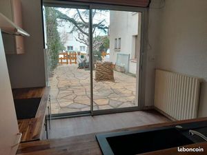 Loue rez de chaussée à l année a port la nouvelle