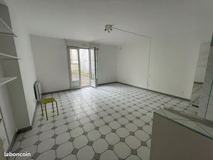 Studio avec cour privative