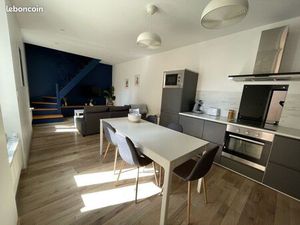 Appartement T3 rénové + cour sécurisée
