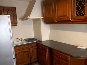 Bel F2 meublé sur cour intérieure pour personne calme