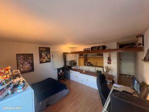 T1 meublé de 28 M2 avec cave - Idéalement situé au pied du métro grande rue St Michel