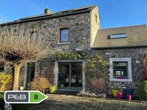 Propriété d’exception avec piscine et annexe polyvalente