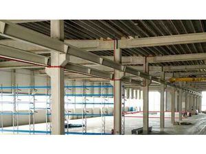 Uitstekend gelegen magazijn met kantoorruimte vlakbij de ...