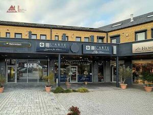 Fonds de commerce d’une épicerie fine en pleine activité.