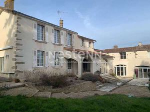Vente Maison Piscine à Montravers (79140) : à vendre Piscine / 346m² Montravers