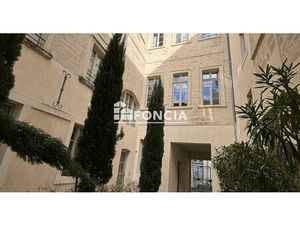 T2 INTRA MUROS DANS IMMEUBLE CLASSE