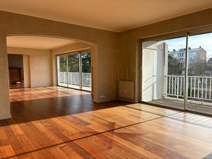 Appartement T5 traversant de 140 m² au 6e étage avec ascenseur  balcon et parking
