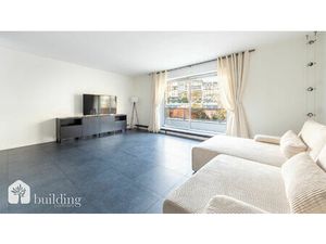 A vendre - Parc de Passy - Appartement de 2 pièces de 73 m2 avec balcon.