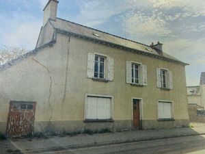 Maison à rénover avec terrain constructible au coeur de Saint-Méen-le-Grand**