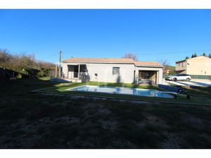 Maison récente avec jardin et piscine