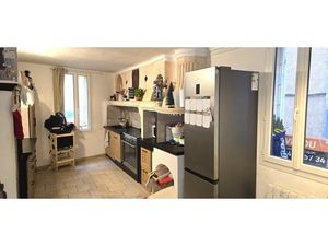 Maison de village T4 de 80 6 m2 avec garage et terrasse tropézienne