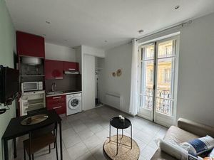 STUDIO RENOVE COTE JOLIETTE AVEC BALCON