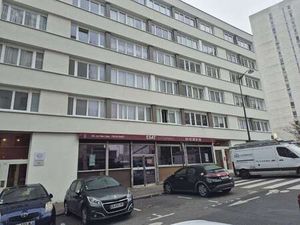 LOCAL - BUREAUX AVEC GRANDE FAÇADE SUR RUE