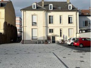 ? Studio élégant et lumineux dans avenue piétonne ?