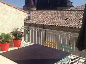 Apparemment Aubenas terrasse vue château