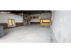 Entrepôt 320 m2 avec bureaux SARRIANS