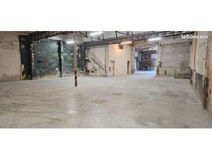 Entrepôt 283 m2 avec bureaux SARRIANS