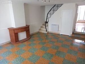 Maison de village avec cour