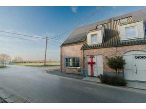 MAISON FAMILIALE de STYLE RURALE située à la campagne