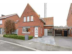 Halfopen woning te Meulebeke.