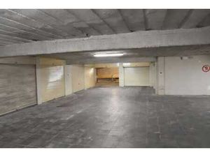 Garage box avec grande capacité et emplacement idéal