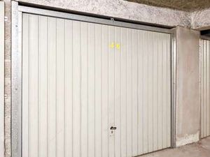 Location Garage box et parking à Vannes (56000) : à louer / 12m² Vannes