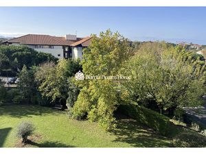 DERNIER ETAGE T3 CINQ CANTONS CHAMBRE D'AMOUR