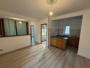 Appartement À Louer - Corbeil-Essonnes - Proche des commodités