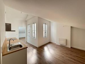 APPARTEMENT SOUS LES TOITS REFAIT A NEUF