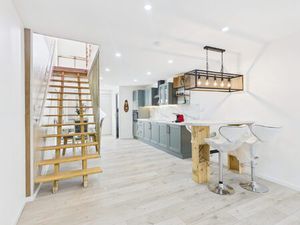 TAÏS  maison de ville