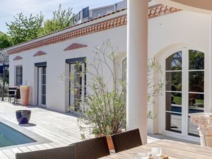 Villa avec piscine à Chanteranne  terrain attenant construct