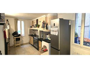 Maison de village T4 de 80 6 m2 avec garage et terrasse tropézienne.