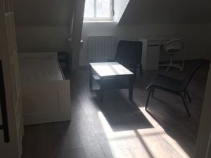 Grand studio meublé refait à neuf