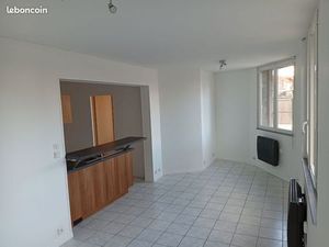 Vaste appartement Type 2 refait à neuf de plain-pied