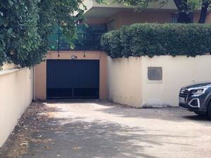 Garage fermé dans résidence proche du centre ville