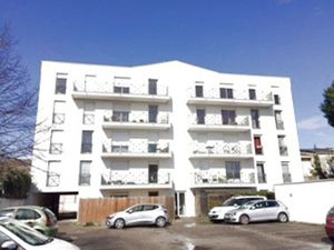 Barrière St Genès - Bergonié - T2 (40m2) avec place parking.