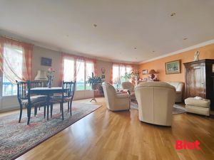 Appartement de plus de 130m² au dernier étage à ST-HERBLAIN proche Nantes
