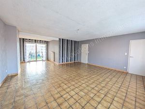 Maison avec 2 chambres (poss. 3)  3 garages et grand jardin Ouest