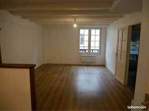 CHATEAU-GONTIER – Centre-ville Appartement T3 – 61 m² avec réserve